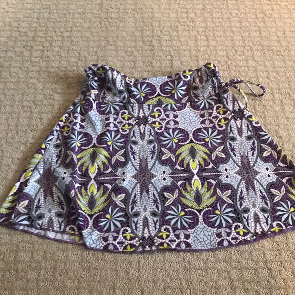 Cute skirt.